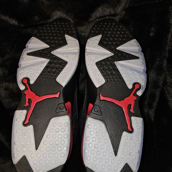 Size 10-  215. Jordan mvp black varsity red - Picture 5 of 6